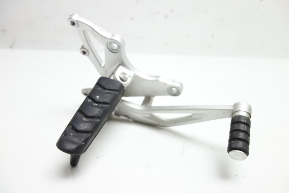 BMW R1200R R 1200 R Fahrerfußrastenanlage Fußraste rechts Bremse