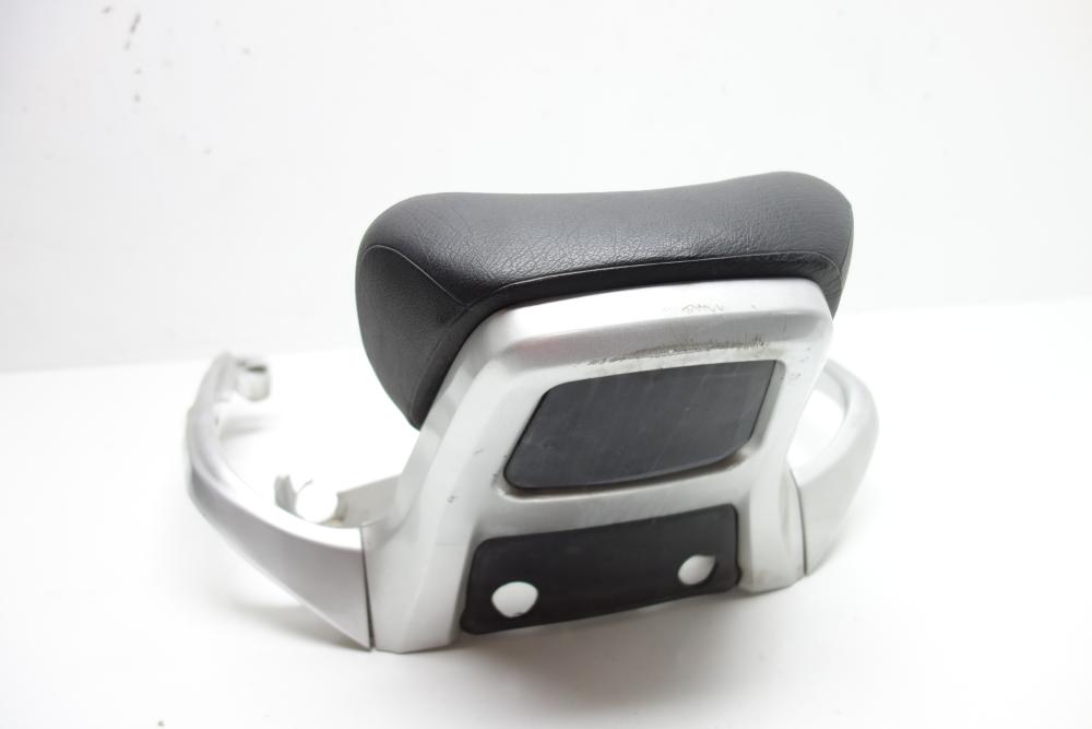 Preview: Suzuki Burgman 400 Rückenlehne Griff hinten