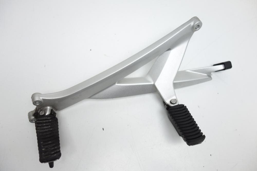 Preview: BMW K1300GT K 1200 1300 GT Fußraste Fußrastenträger links