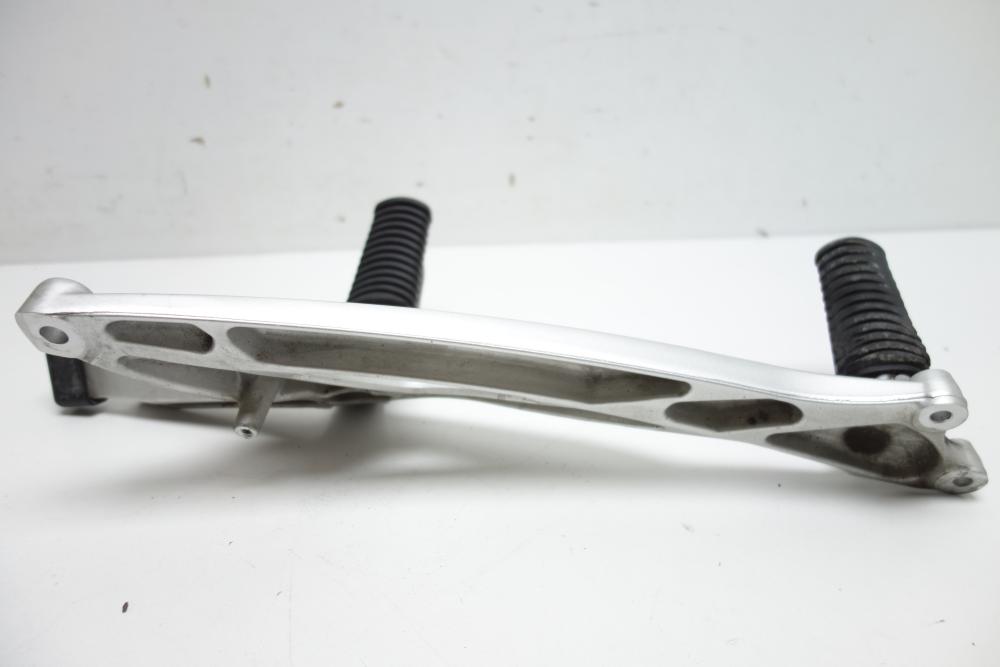 Preview: BMW K1300GT K 1200 1300 GT Fußraste Fußrastenträger links