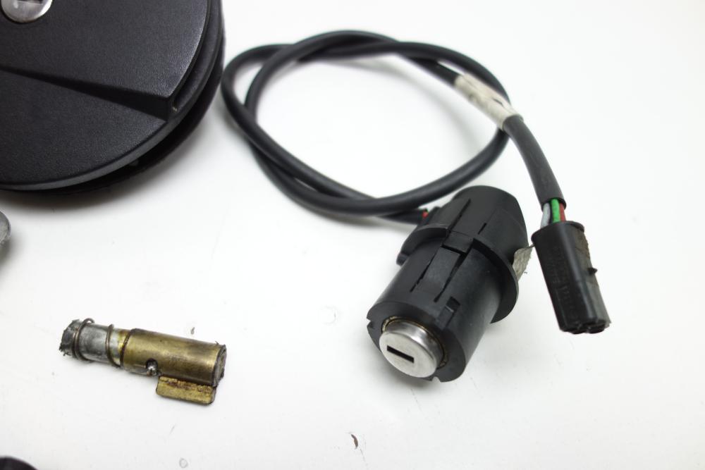 Preview: BMW K75 K100 K 75 100 Schlosssatz Schloss Tankdeckel