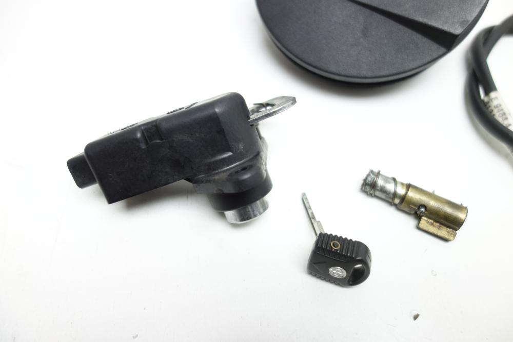 Preview: BMW K75 K100 K 75 100 Schlosssatz Schloss Tankdeckel