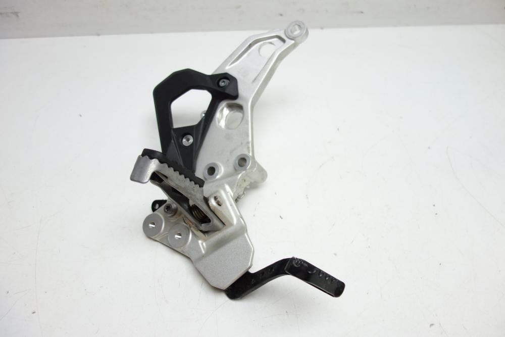 BMW F750GS F 750 850 GS Fußrastenträger rechts Bremspedal