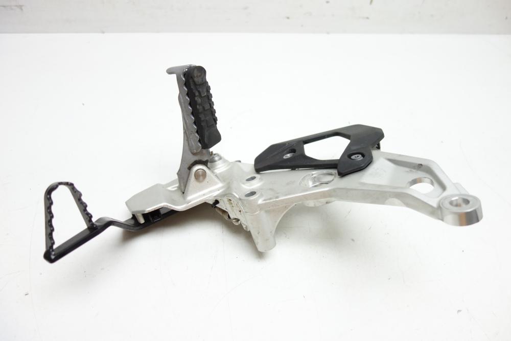 BMW F750GS F 750 850 GS Fußrastenträger rechts Bremspedal