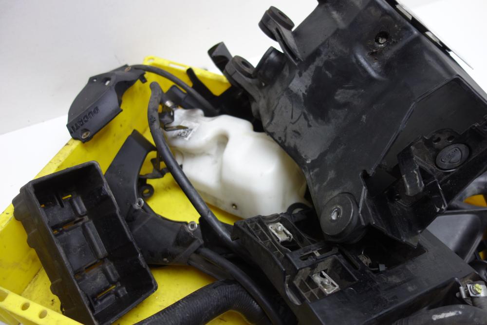 Preview: Ducati Monster 1200 Restteile Teile Blenden Kleinteile Cover