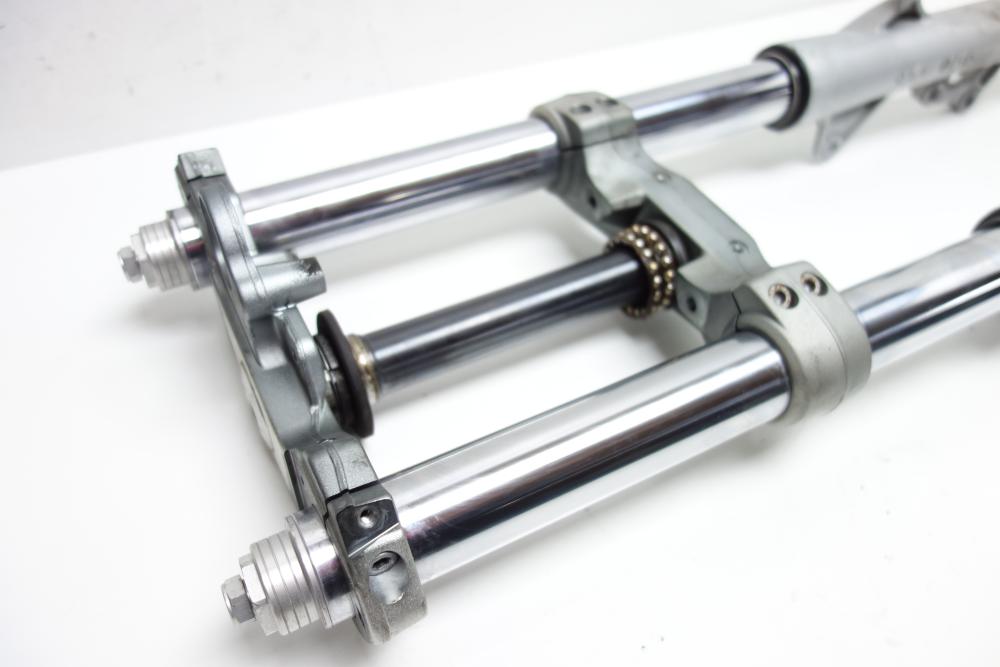 Moto Guzzi Breva 1100 Gabel Gabelholm Gabelbrücke