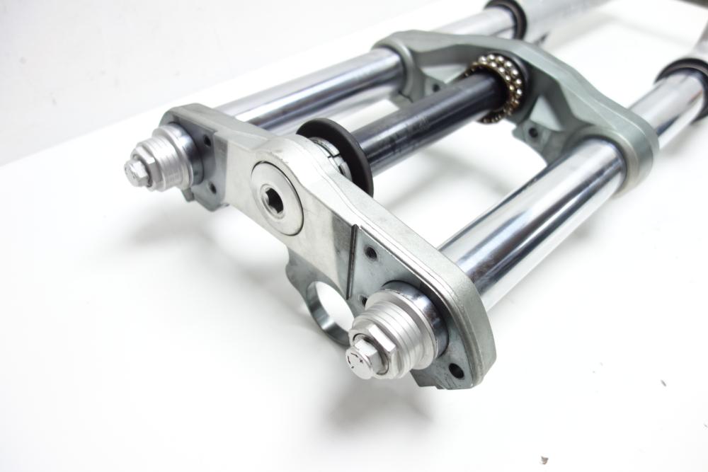 Moto Guzzi Breva 1100 Gabel Gabelholm Gabelbrücke