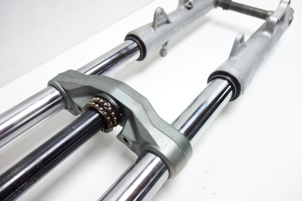 Moto Guzzi Breva 1100 Gabel Gabelholm Gabelbrücke