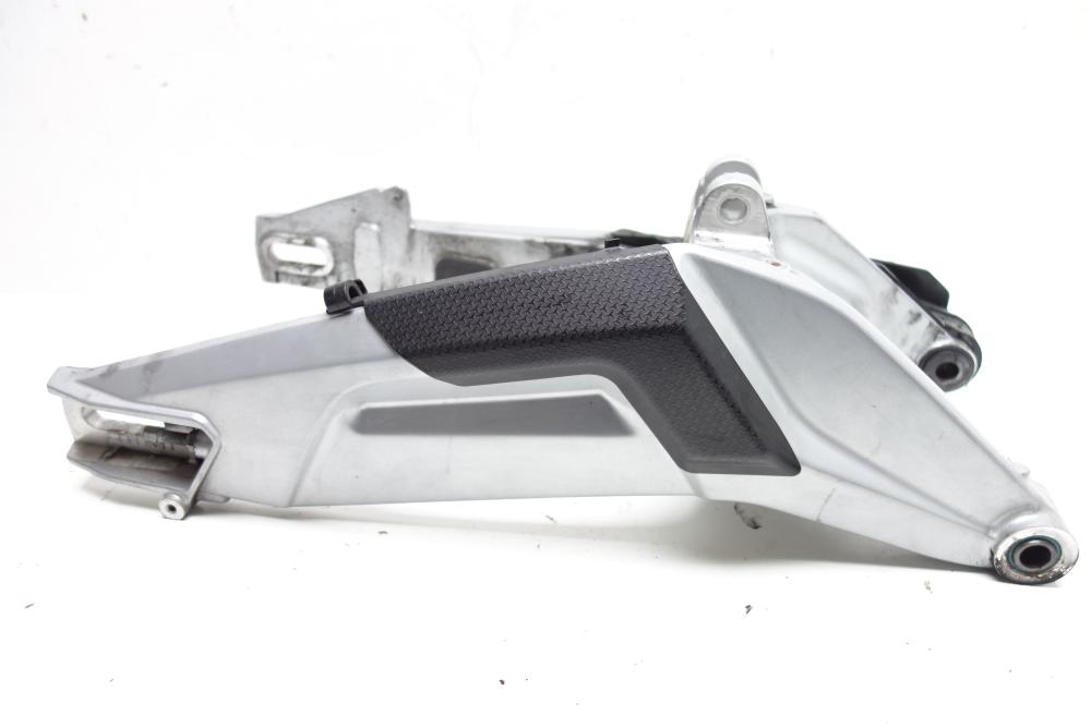 Preview: Aprilia Tuono 660 Schwinge