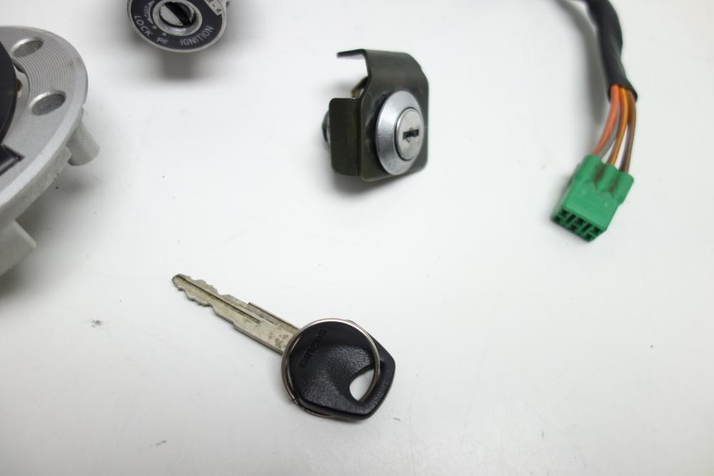 Preview: Suzuki SV 650 S Schloss Schlosssatz Tankdeckel