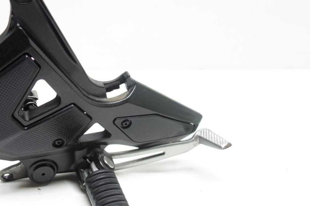 Preview: Kawasaki Versys 650 Fußrastenanlage Fußraste rechts