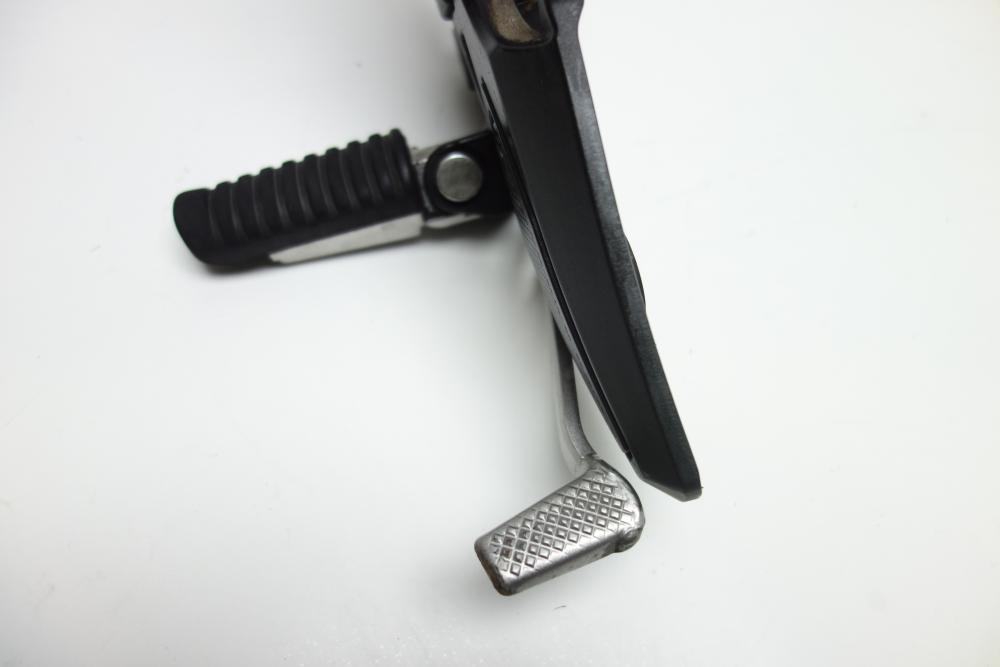 Preview: Kawasaki Versys 650 Fußrastenanlage Fußraste rechts