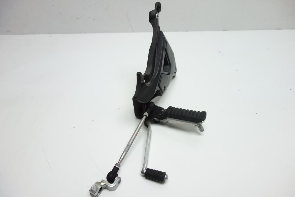 Preview: Kawasaki Versys 650 Fußraste Fußrastenanlage links Schalthebel