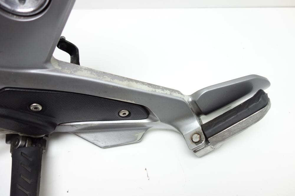 Moto Guzzi Breva 1100 Fußrastenträger Fußraste links Schalthebel