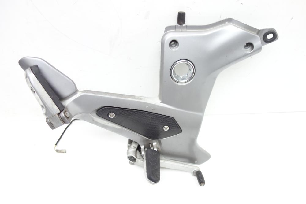 Preview: Moto Guzzi Breva 1100 Fußrastenträger Fußraste rechts Bremspedal