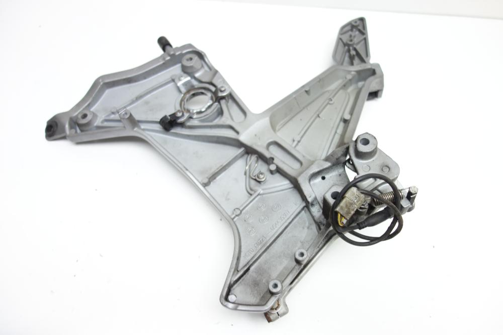 Preview: Moto Guzzi Breva 1100 Fußrastenträger Fußraste rechts Bremspedal