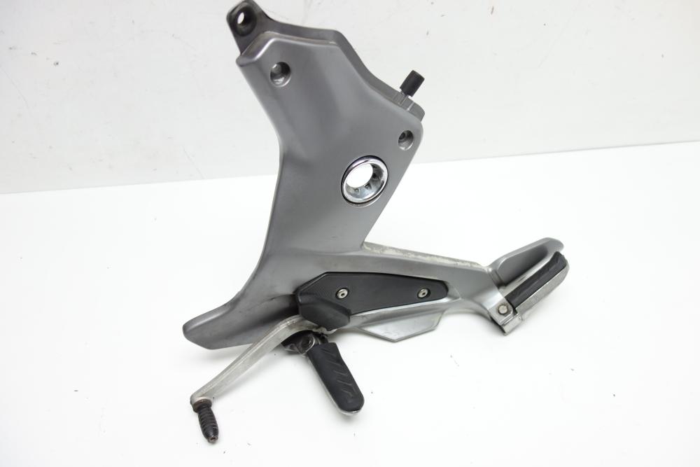 Moto Guzzi Breva 1100 Fußrastenträger Fußraste links Schalthebel