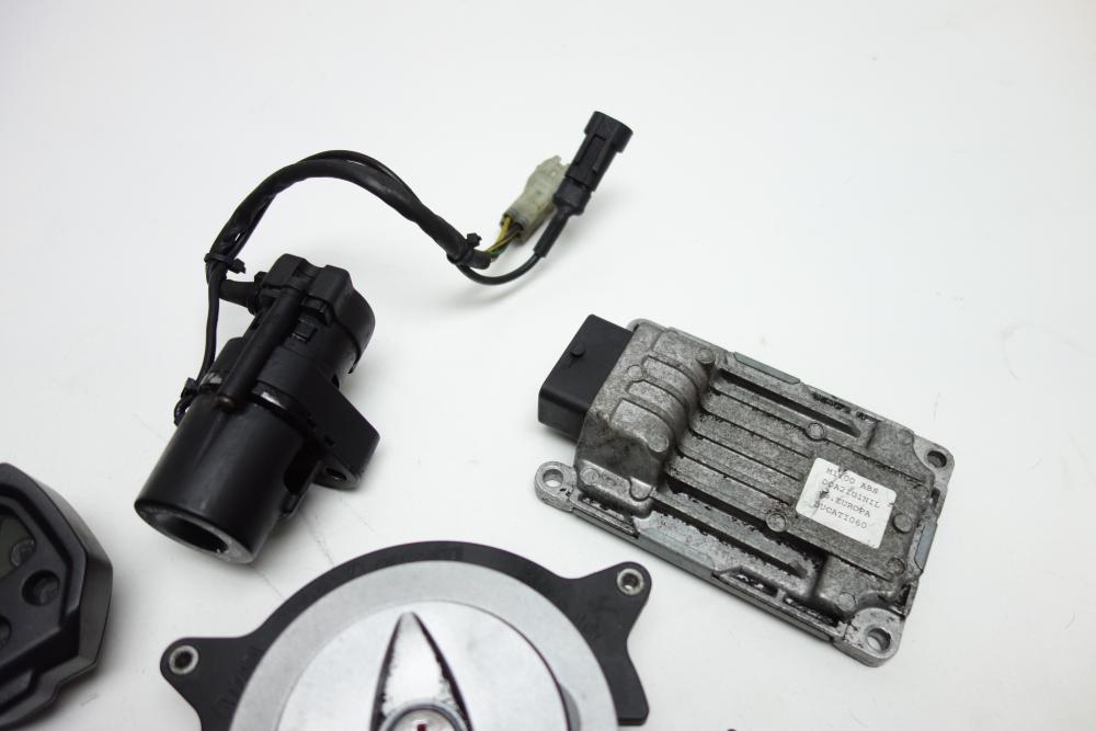 Preview: Ducati Monster 1100 Tacho Cockpit Schloss Schlossatz CDI