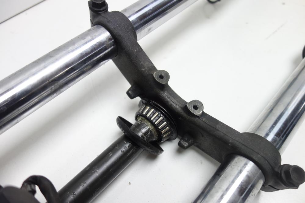 Preview: Kawasaki ER 5 ER5 Gabel Gabelholm Gabelbrücke Zündschloss
