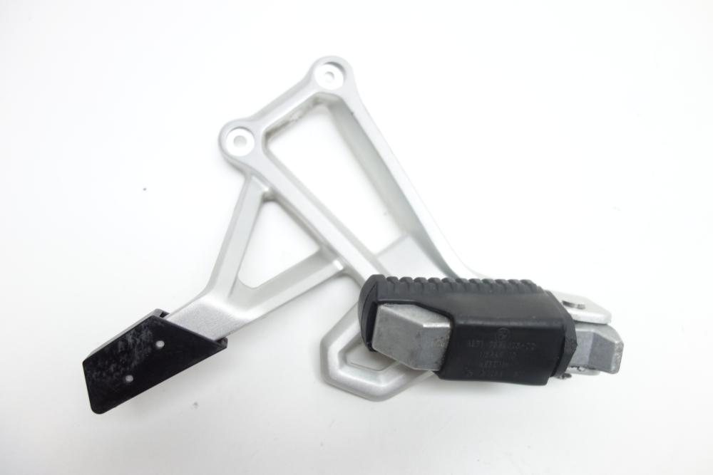 BMW F750GS F 750 GS Soziusfußrastenträger Fußraste hinten rechts