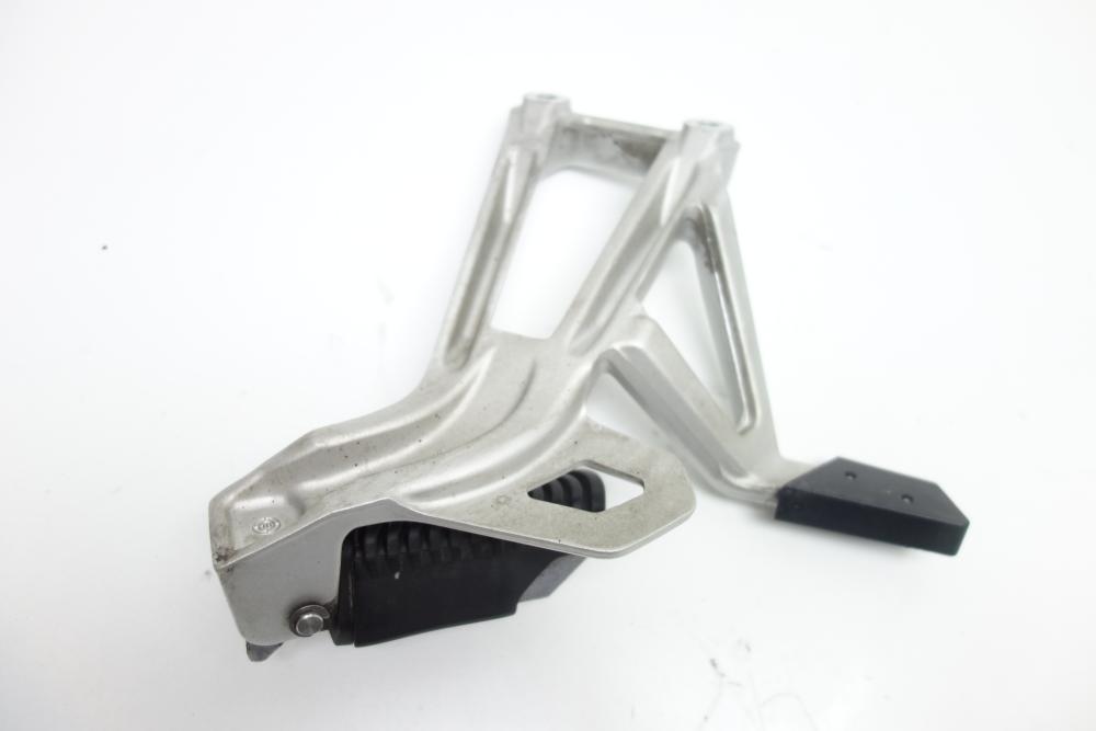 Preview: BMW F750GS F 750 GS Soziusfußrastenträger Fußraste hinten rechts