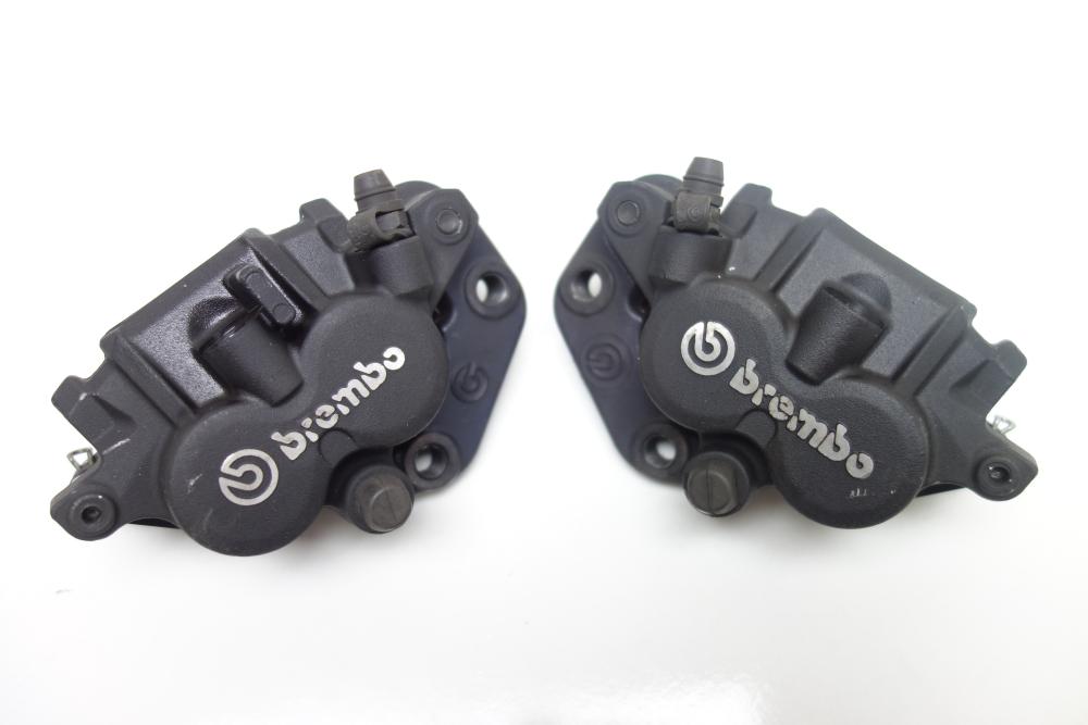 BMW F800GS F 800 GS Bremssattel Bremszange vorne rechts links