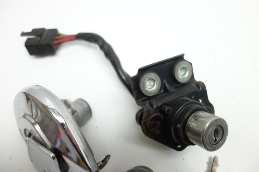 Preview: Honda VF 750 C Super Magna Schlosssatz Schloss Tankdeckel