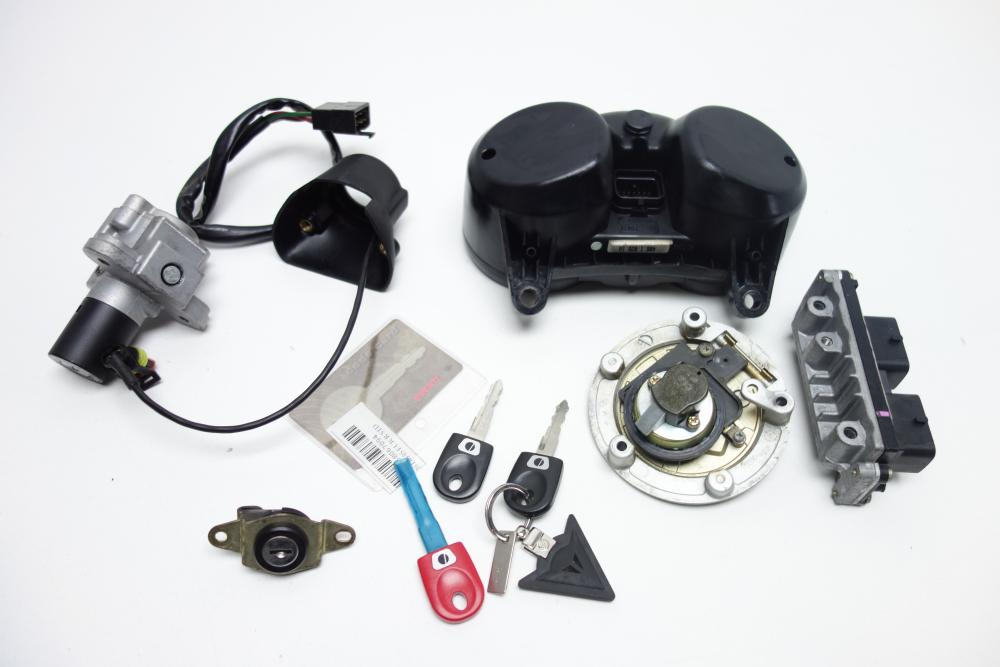 Ducati Monster 620 Tacho Cockpit Schlosssatz Schloss CDI