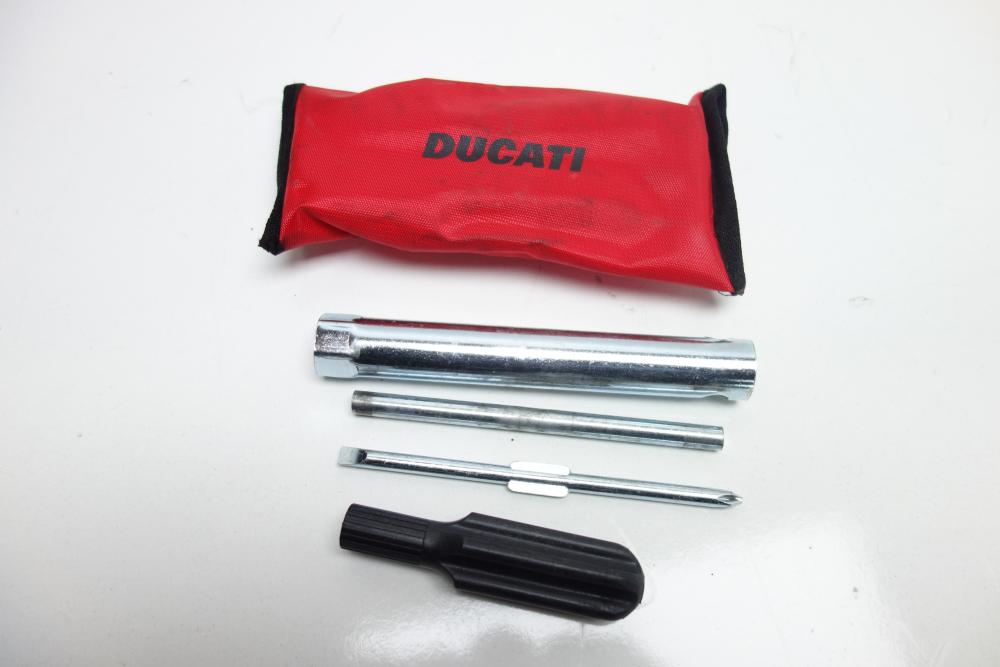 Ducati Monster 620 Bordwerkzeug