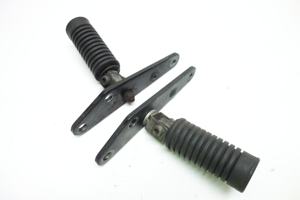 Moto Guzzi Jackal 1100 Soziusfußraste Fußraste hinten re li