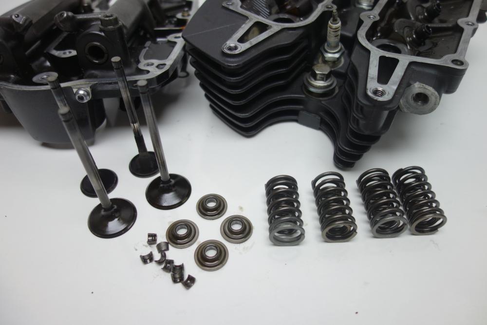 Preview: Yamaha MT01 MT 01 Zylinderkopf Kipphebel Ventile hinten