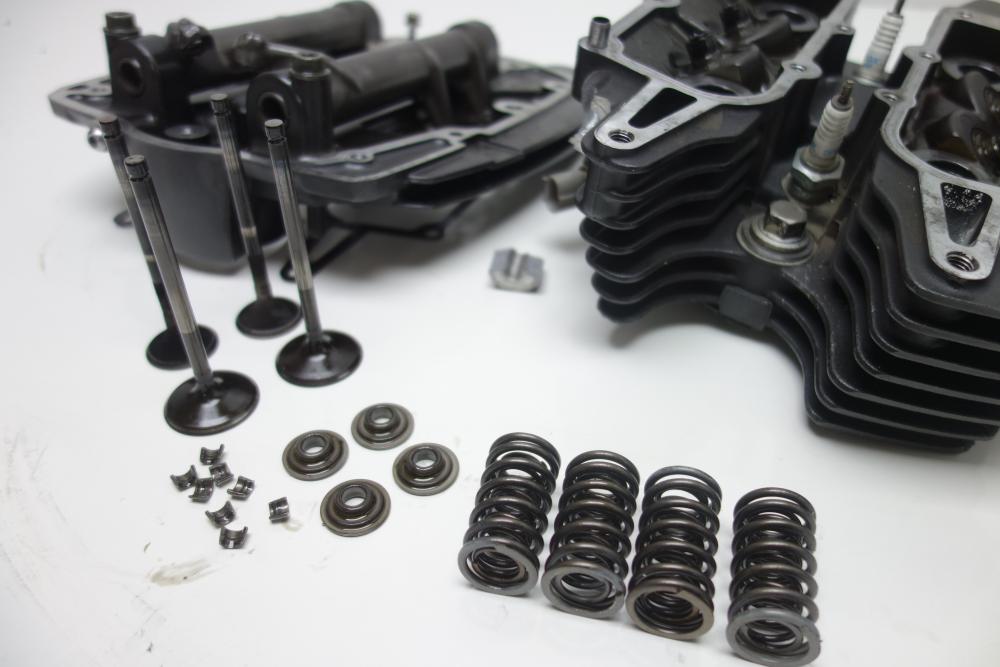 Preview: Yamaha MT01 MT 01 Zylinderkopf Kipphebel Ventile vorne