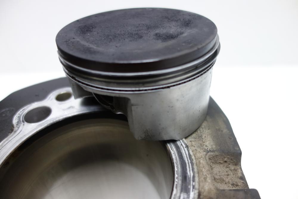 Yamaha MT01 MT 01 Zylinder Kolben vorne hinten