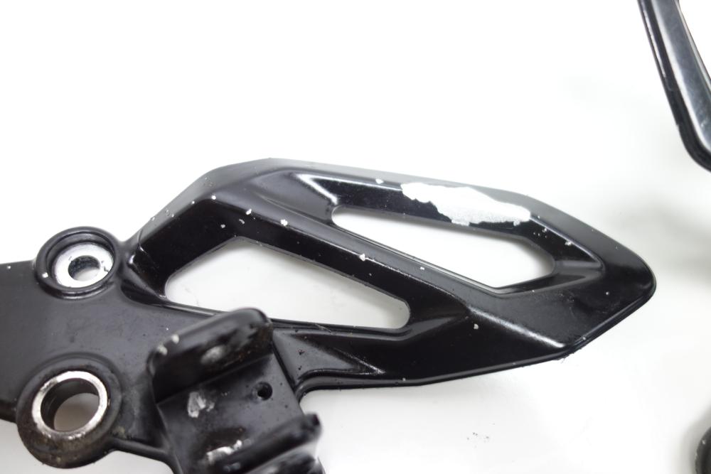 Preview: BMW R1250RS R 1250 RS Fußrastenträger rechts links