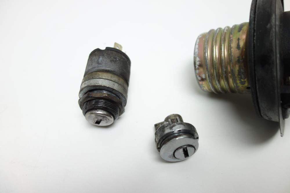 Preview: BMW R65LS R 65 LS 45 80 100 Schloss Schlosssatz Tankdeckel