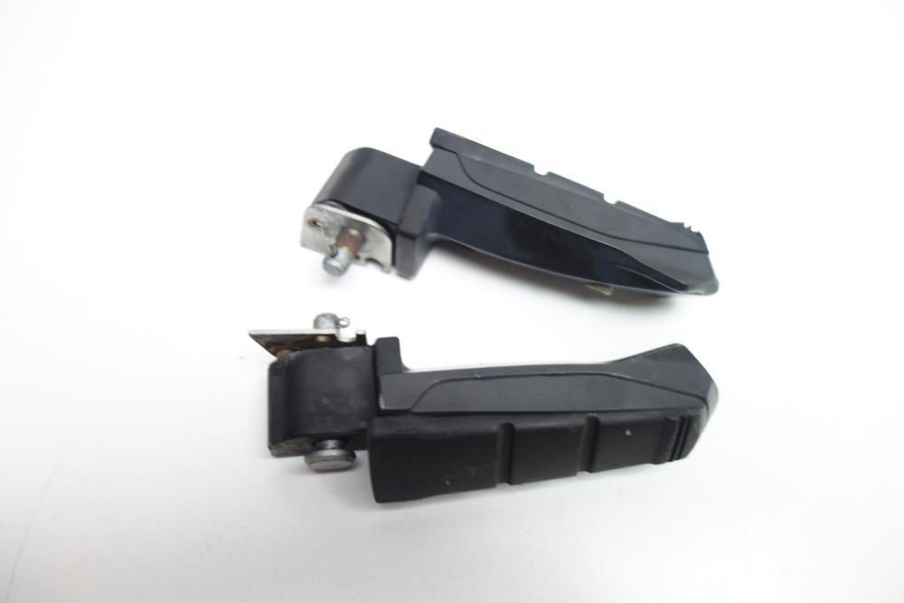 BMW F650CS F 650 CS Scarver Soziusfußrasten hinten rechts links