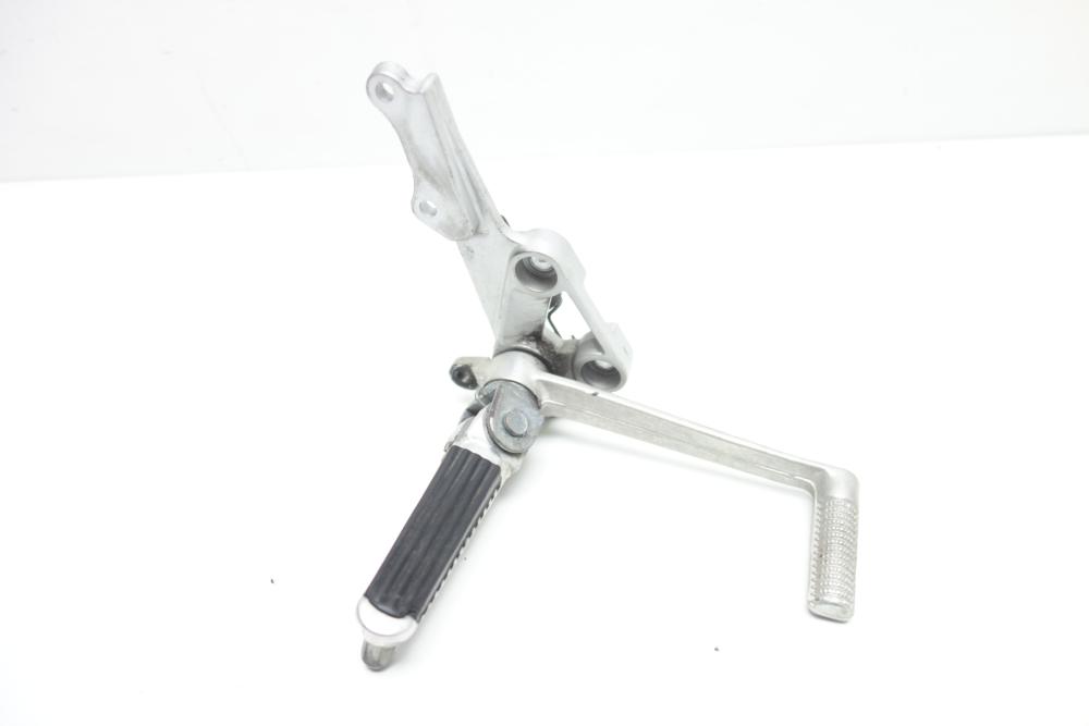 Suzuki SV 650 N Fußraste Fußrastenanlage rechts Bremspedal