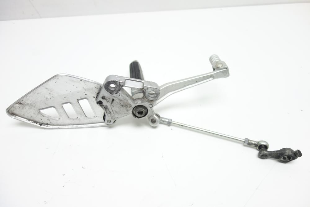 Preview: Suzuki SV 650 N Fußraste Fußrastenanlage links Schalthebel