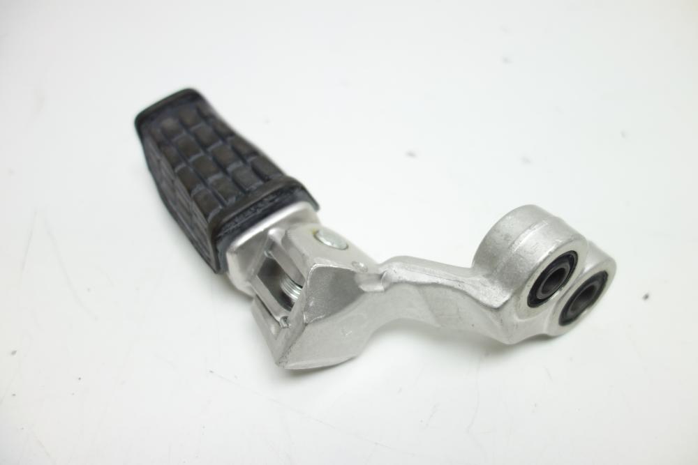 Preview: Yamaha XJ 900 Fahrerfußrastenanlage Fußraste links NEU