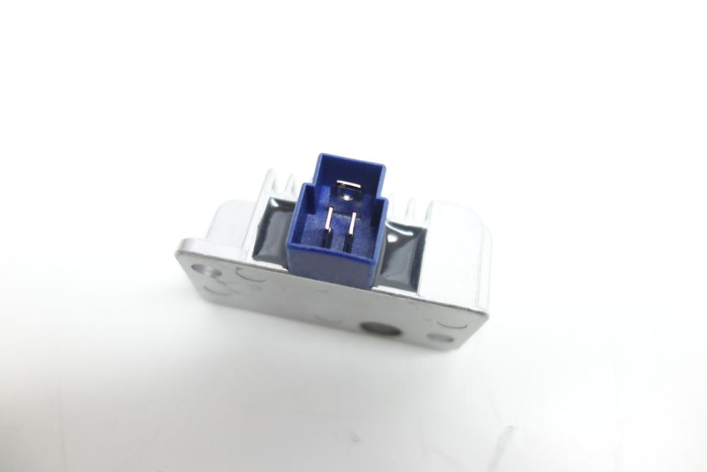 Preview: Yamaha DT80 RD75 TZR80 Spannungsregler NEU 30W-81960-60