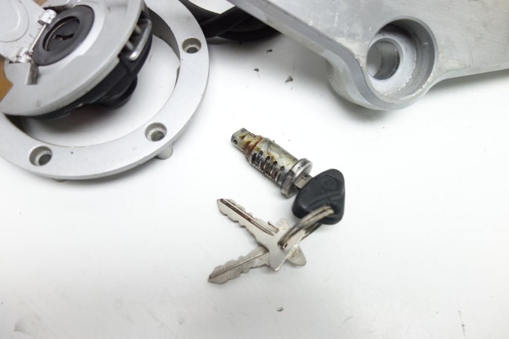 Preview: BMW R1150RS R 1150 RS Gabelbrücke oben Schlosssatz Schloss