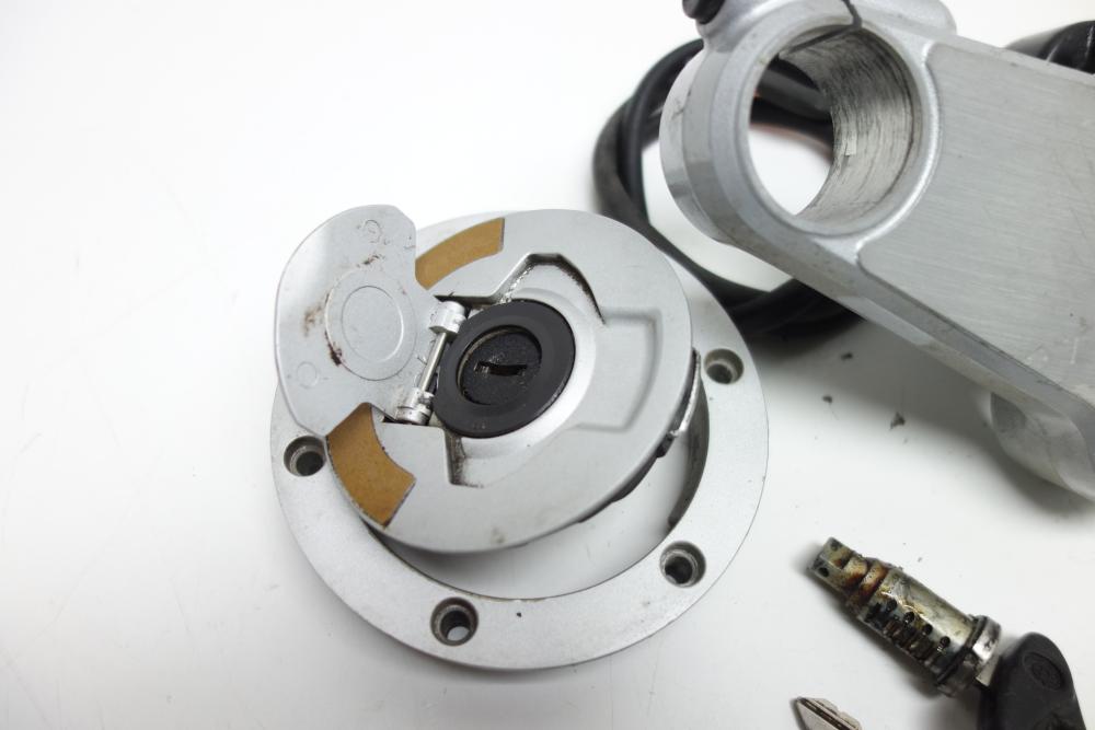 Preview: BMW R1150RS R 1150 RS Gabelbrücke oben Schlosssatz Schloss