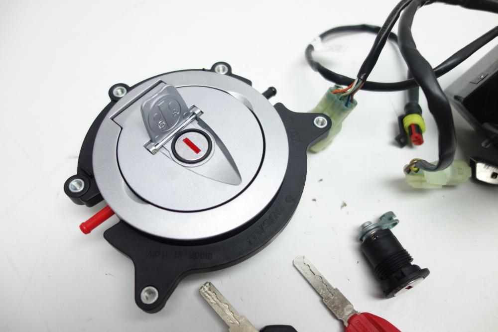 Preview: Ducati Diavel 1200 Schlosssatz Schloss Tankdeckel 59821222A