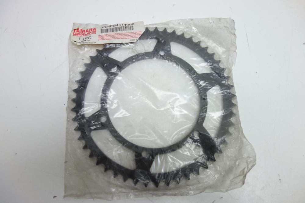 Yamaha TZR 125 RR Kettenrad Ritzel hinten NEU