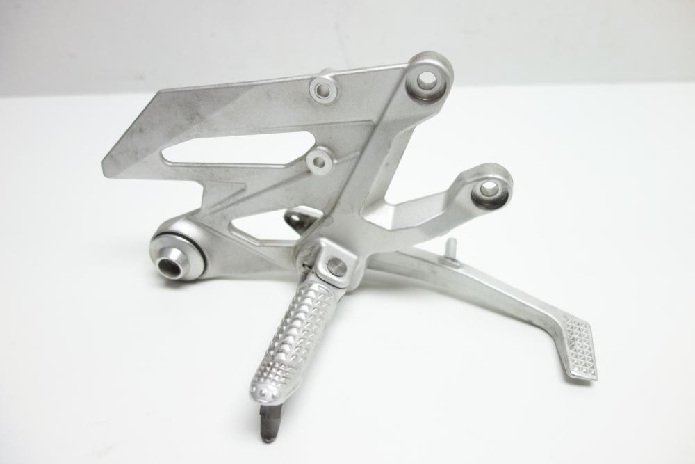 BMW S1000R S 1000 R Fußrastenanlage Fußraste rechts Bremspedal