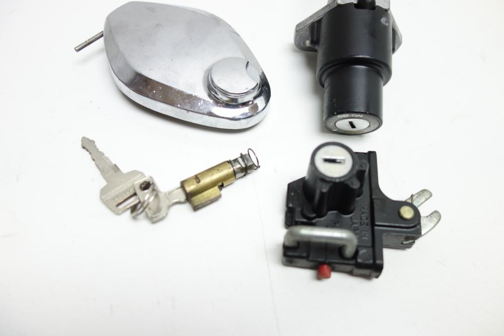 Preview: Kawasaki KZ 250 Schlosssatz Schloss Tankdeckel Lenkschloss