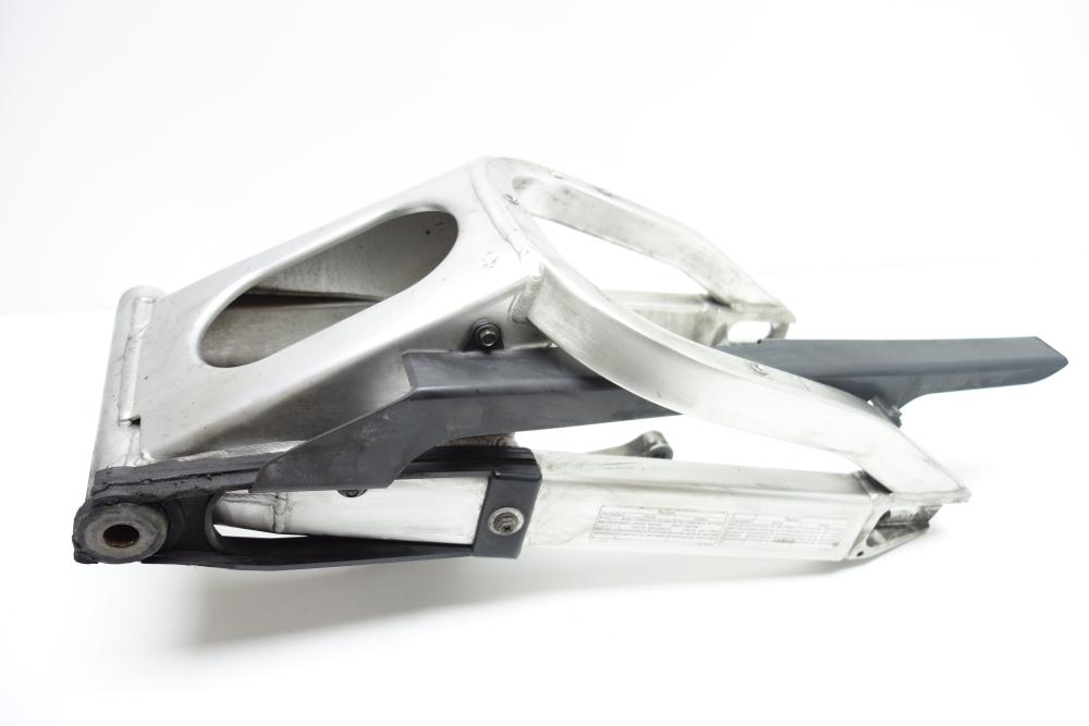 Preview: Yamaha YZF R1 RN01 Schwinge