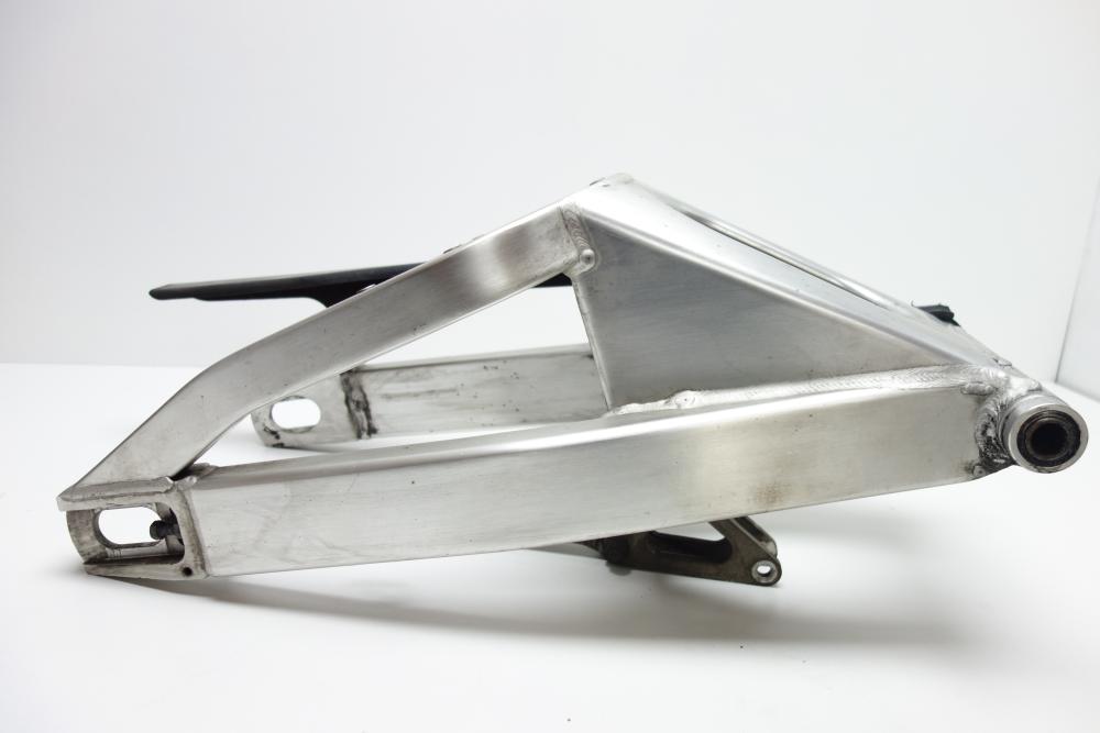 Preview: Yamaha YZF R1 RN01 Schwinge