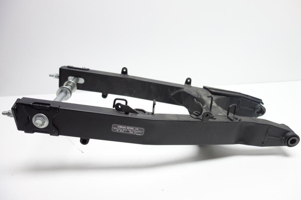 Preview: Kawasaki Z125 Z 125 Schwinge Achse