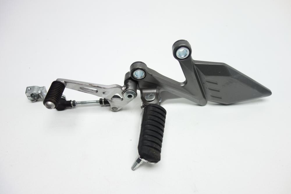 Kawasaki Z125 Z 125 Fahrerfußraste Fußraste Fußrastenanlage links